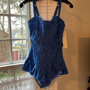 New With Tags Gottex size 14 D cup swimsuit!  Built in underwire bra!